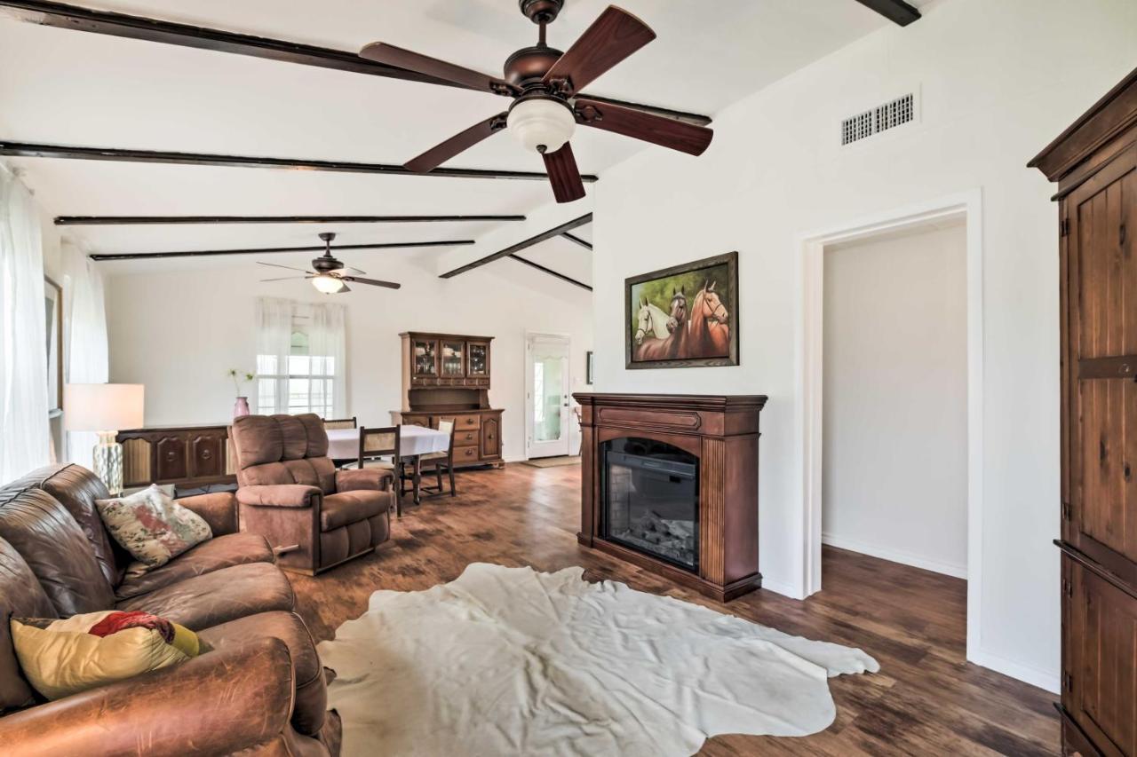 Carmine Cottage With Porch On Beautiful 60-Acre Farm المظهر الخارجي الصورة
