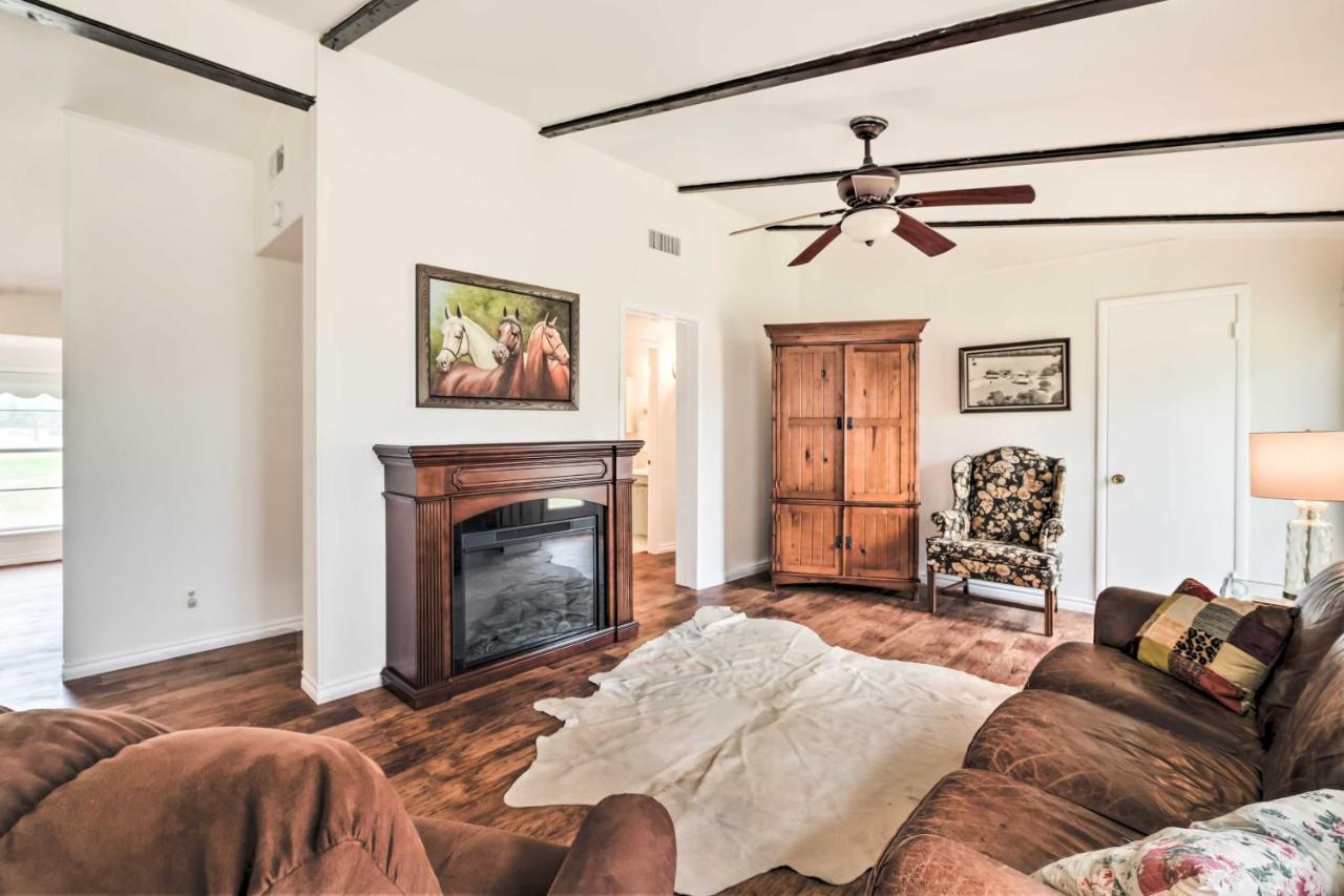 Carmine Cottage With Porch On Beautiful 60-Acre Farm المظهر الخارجي الصورة