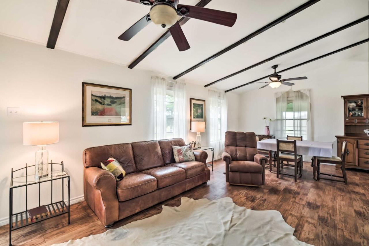 Carmine Cottage With Porch On Beautiful 60-Acre Farm المظهر الخارجي الصورة