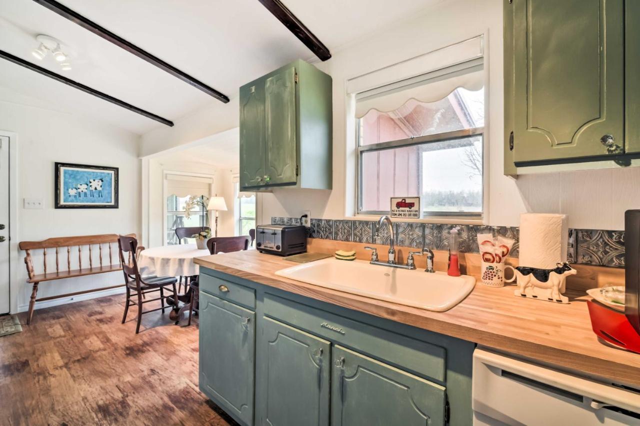 Carmine Cottage With Porch On Beautiful 60-Acre Farm المظهر الخارجي الصورة