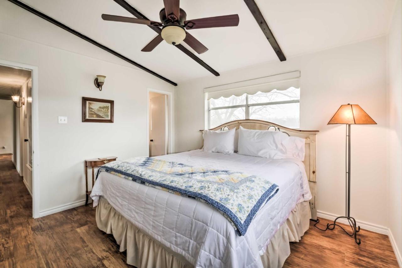 Carmine Cottage With Porch On Beautiful 60-Acre Farm المظهر الخارجي الصورة
