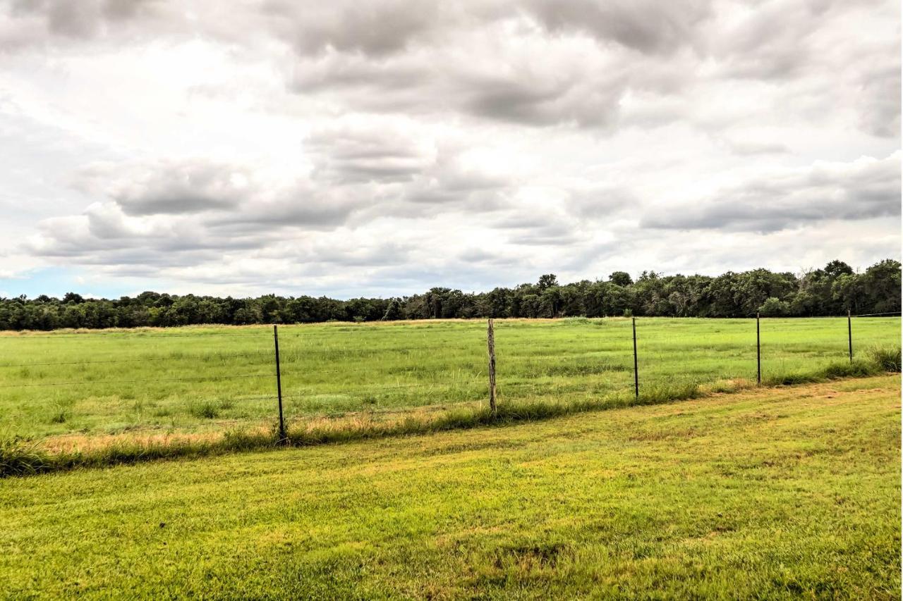 Carmine Cottage With Porch On Beautiful 60-Acre Farm المظهر الخارجي الصورة