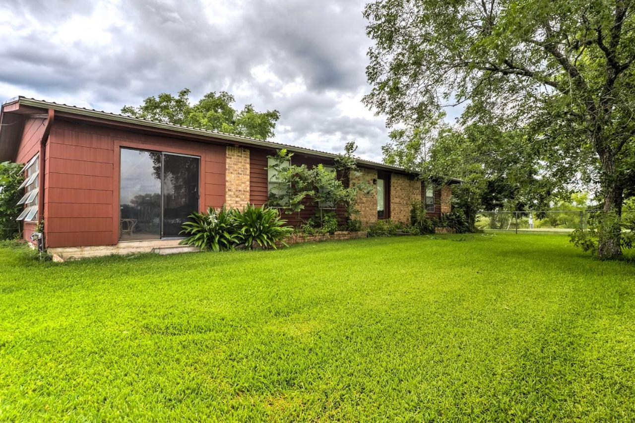 Carmine Cottage With Porch On Beautiful 60-Acre Farm المظهر الخارجي الصورة