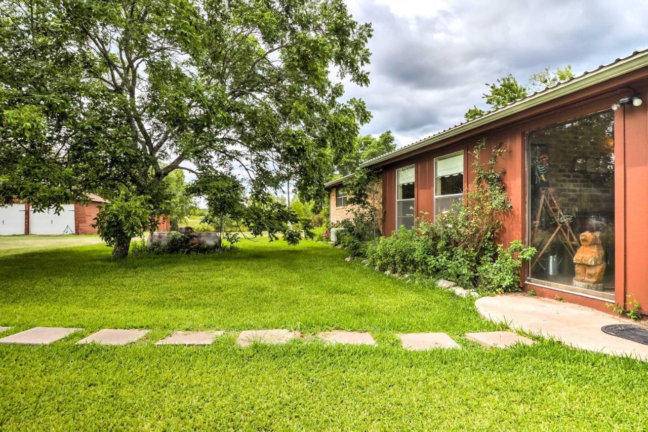 Carmine Cottage With Porch On Beautiful 60-Acre Farm المظهر الخارجي الصورة