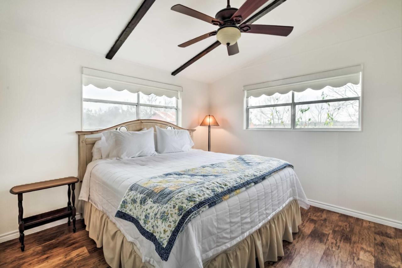 Carmine Cottage With Porch On Beautiful 60-Acre Farm المظهر الخارجي الصورة