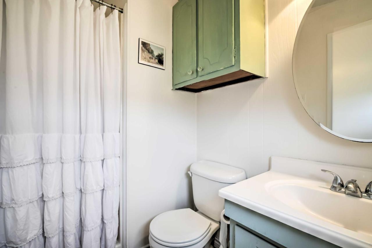 Carmine Cottage With Porch On Beautiful 60-Acre Farm المظهر الخارجي الصورة