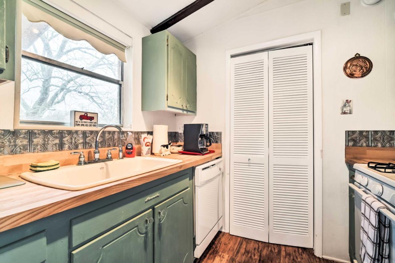 Carmine Cottage With Porch On Beautiful 60-Acre Farm المظهر الخارجي الصورة