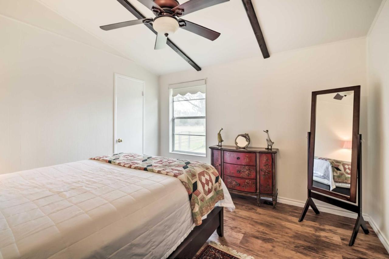 Carmine Cottage With Porch On Beautiful 60-Acre Farm المظهر الخارجي الصورة