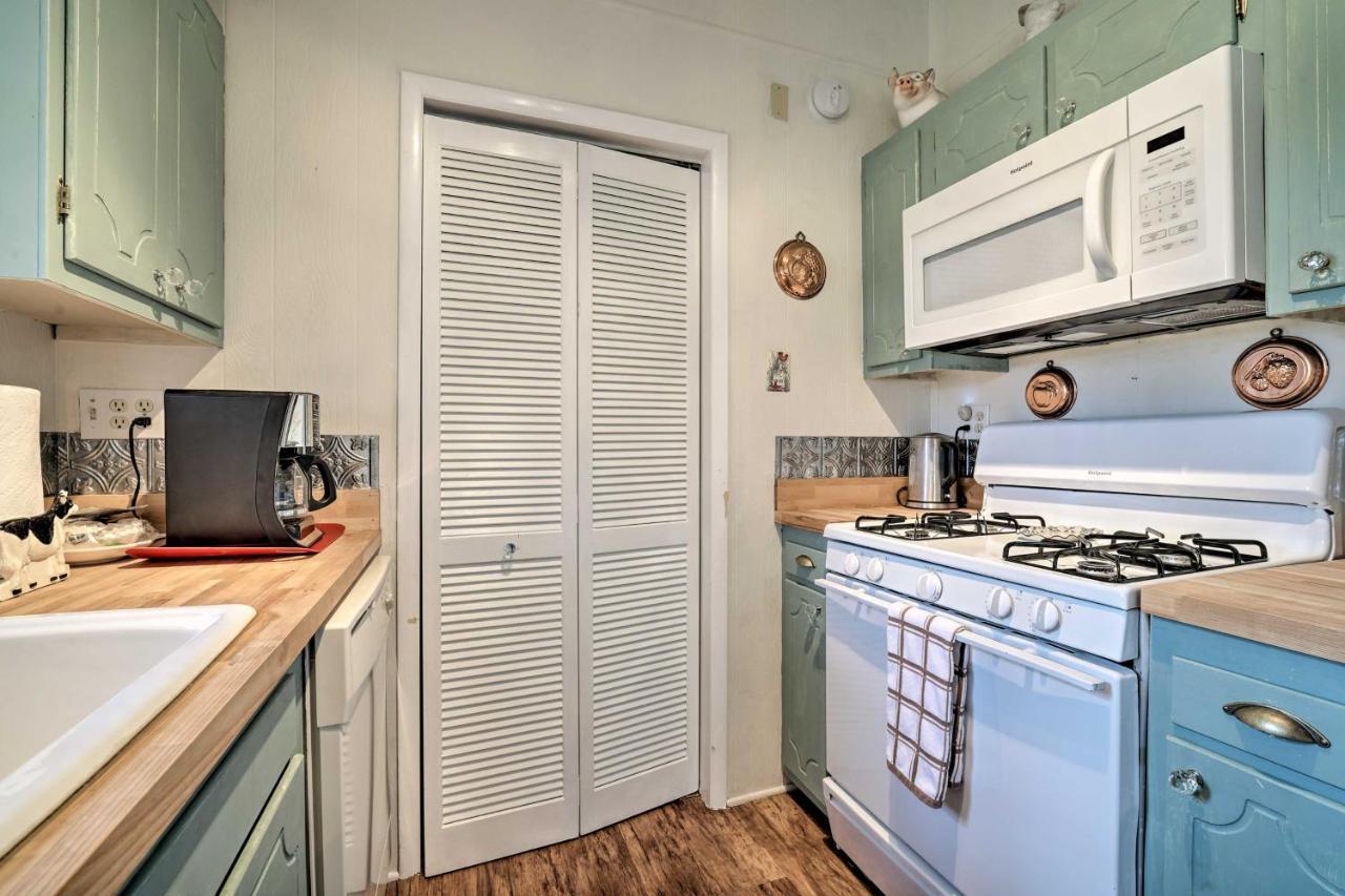 Carmine Cottage With Porch On Beautiful 60-Acre Farm المظهر الخارجي الصورة