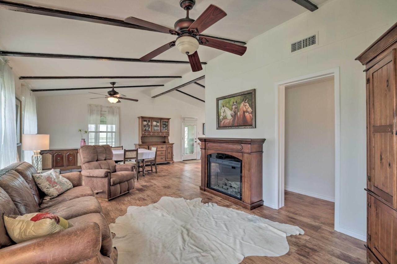 Carmine Cottage With Porch On Beautiful 60-Acre Farm المظهر الخارجي الصورة